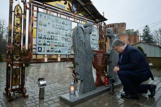 Президент на Львівщині вшанував пам'ять героїв, які загинули у боротьбі за Україну